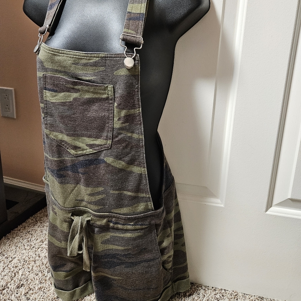 Stylish Camouflage Overalls with Front Pocket - Picture 7 of 13